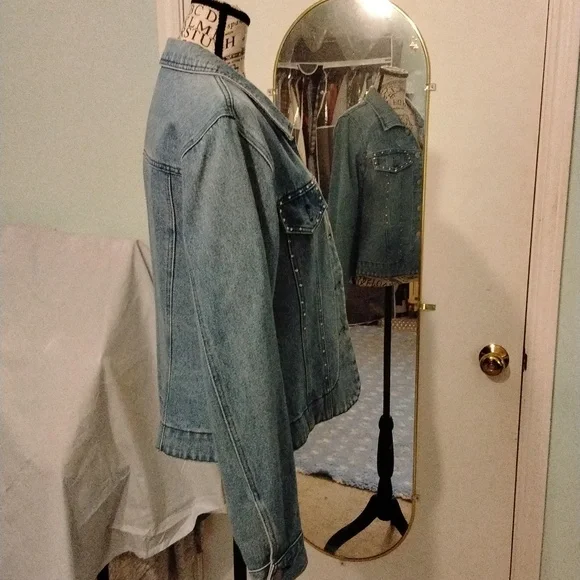 Women's EUC Typhoons med blue denin jacket w/ rhinestone detail Sz Medium - Picture 2 of 6